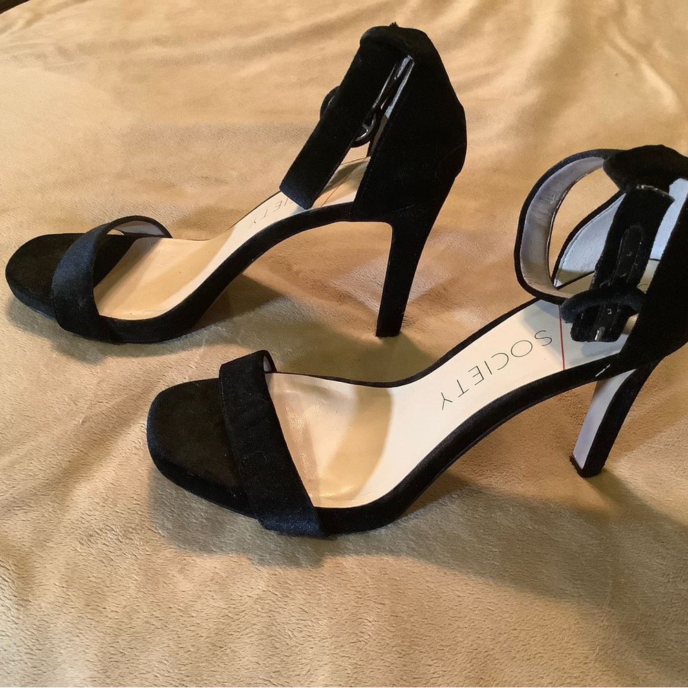 Sole Society, Black velvet open toe ankle strap pumps, 4 1/4” heel. Sz 9 1/2.